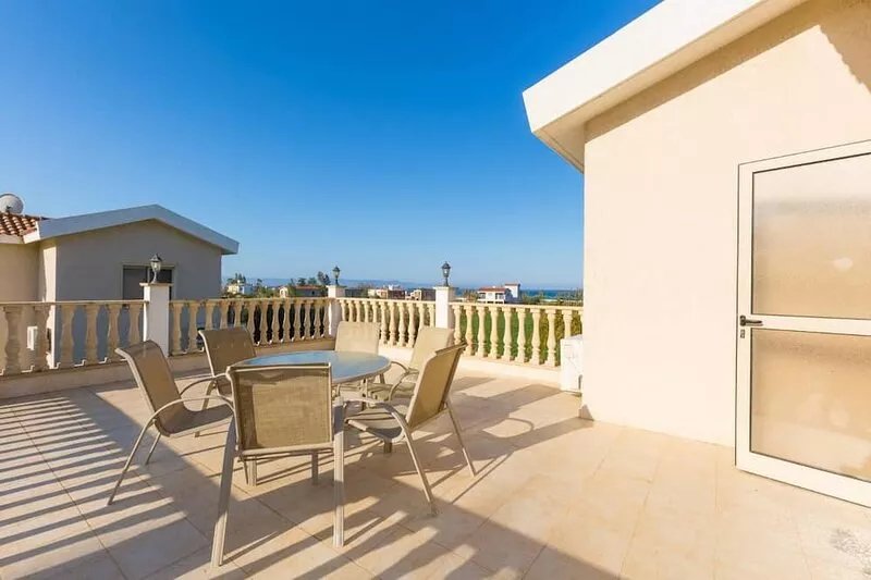 Villa Clementina - Four Bedroom Villa, Sleeps 9