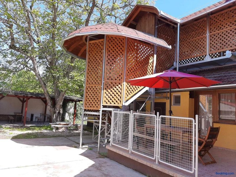 Gyopar Gyongye Apartmanhaz