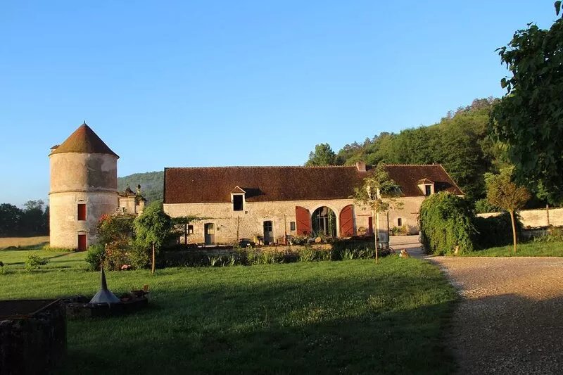 Family gîte in the grounds of a historic monument - Burgundy Chablis -11 pers