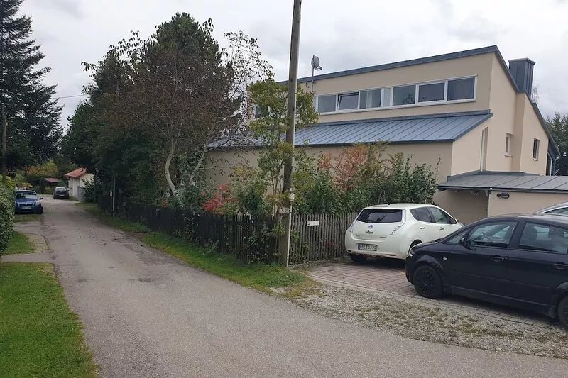 Spacious semi-detached house in the east of Munich with a view of the Alps