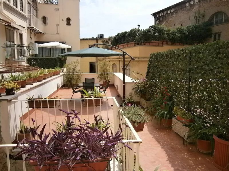 Nice apartment with a large terrace behind Piazza del Plebiscito