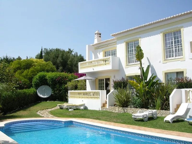 Beautiful 2 Bedroom Apartment With Large Pool In Private Garden And Sea Views