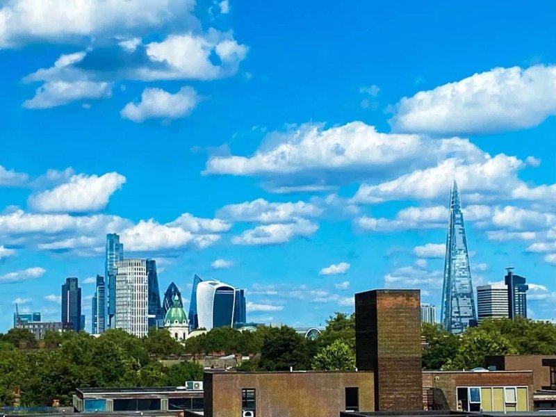 Spacious Room with City Skyline Views close to London Eye