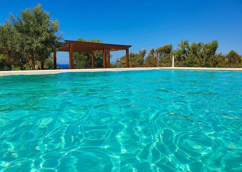 Stylish villa, private heated pool, large garden, sea view, en-suite bathrooms,
