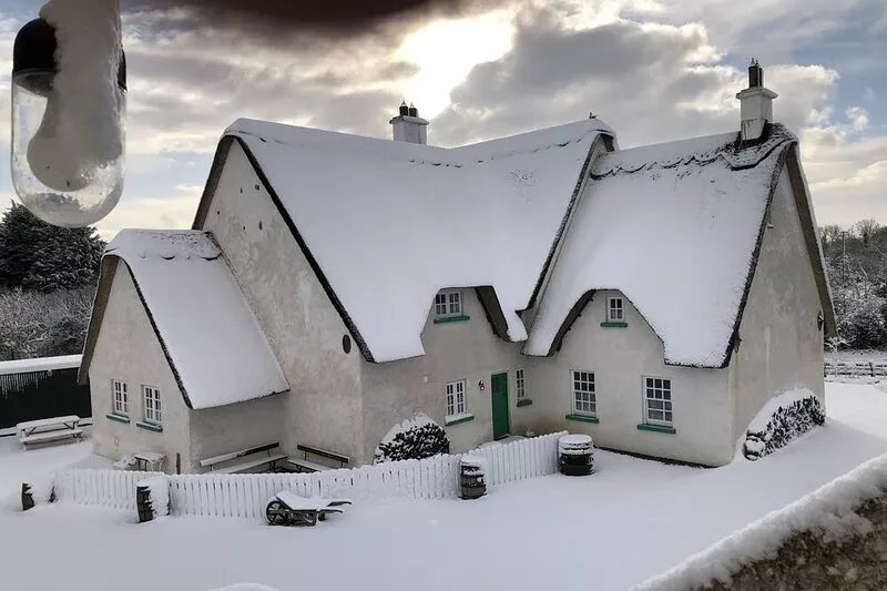 Rosehill house , Traditional Irish Thatched Cottage experiences