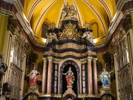 Iglesia de Santa Isabel de Portugal y San Cayetano