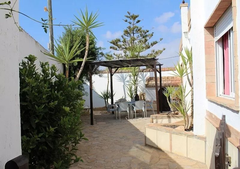 House for 6 people, communal pool, ideal for families, pets allowed.