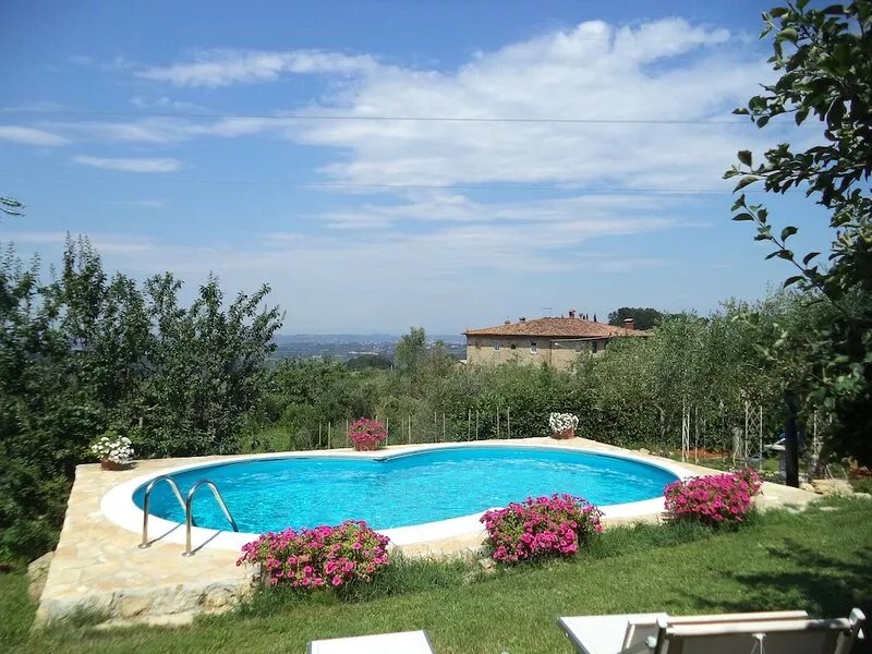 A corner of paradise with breathtaking views of the hills!