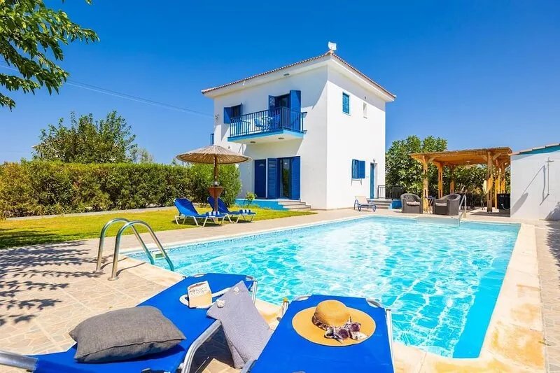 Villa Rotiana - Three Bedroom Villa, Sleeps 8