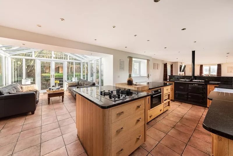 Luxury 5 star cottage with 6 bedrooms and 3 bathrooms