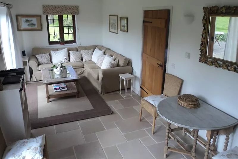 Stunning 5 Star cottage set in 4 acres in AONB. Close to beach/harbour. Sleeps