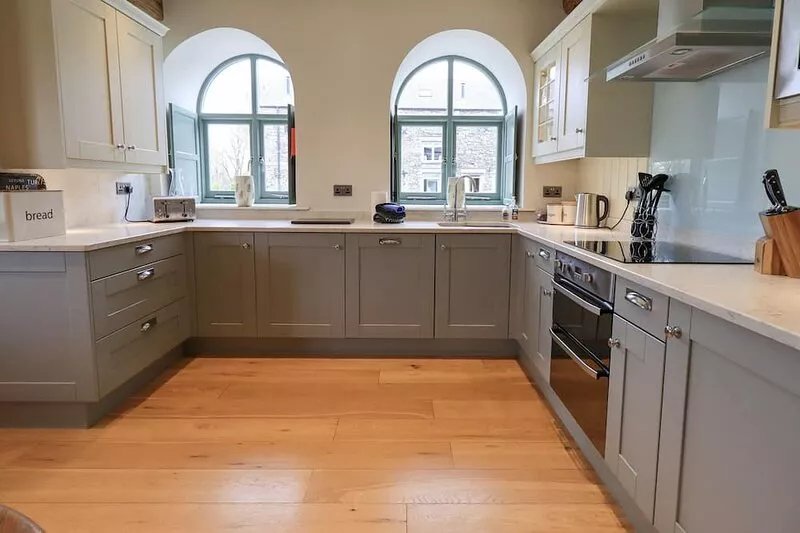 HAZEL COTTAGE, family friendly, luxury holiday cottage in Backbarrow