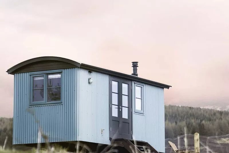 Situated in Tulliemet valley on an old shepherd’s hill track, our huts enjoy