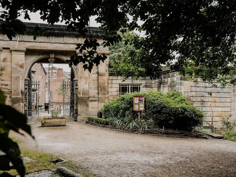 Beautiful Grade II* listed Gatehouse in Great Location