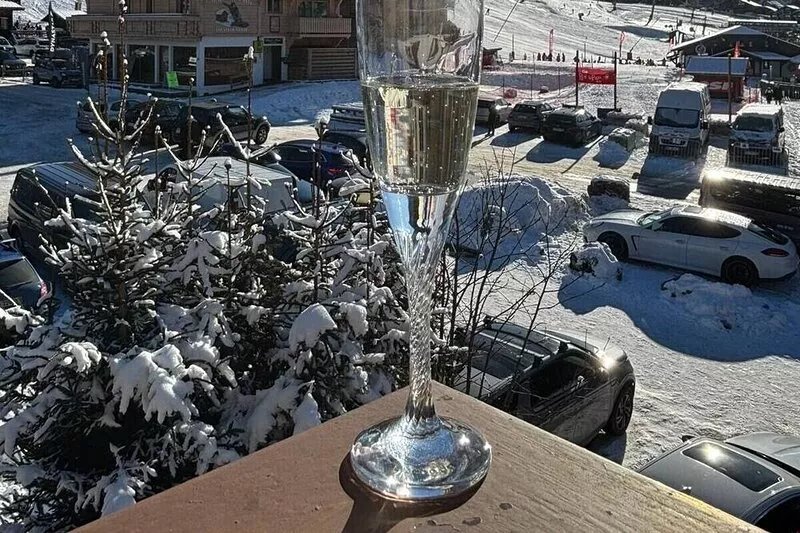 Warm apartment, to the slopes of the feet