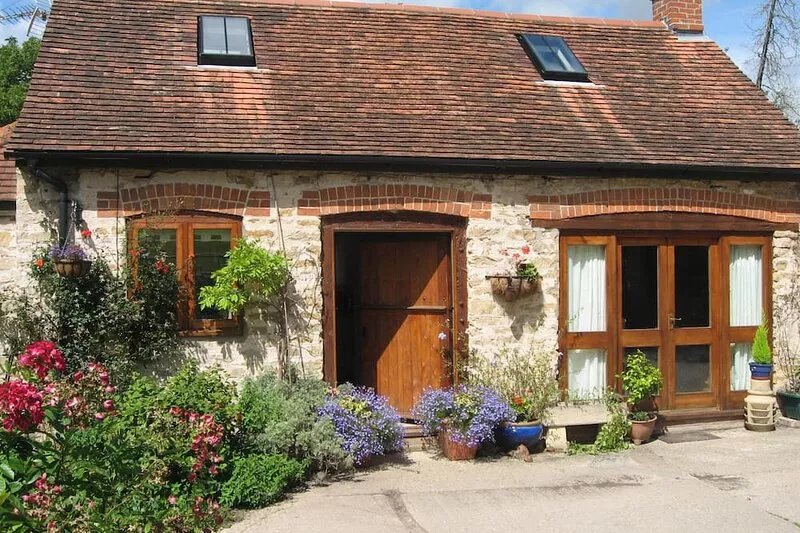 Chocolate box cottage in 8 acres of pasturland on Jurassic coatline of Dorset