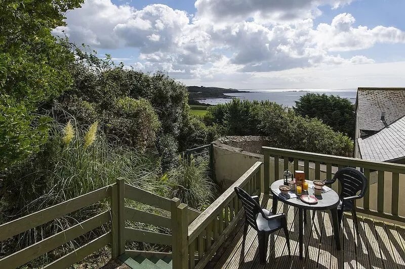 Cudden View - Character & Spacious Cottage. Private Balcony. Sea & Coastal Views