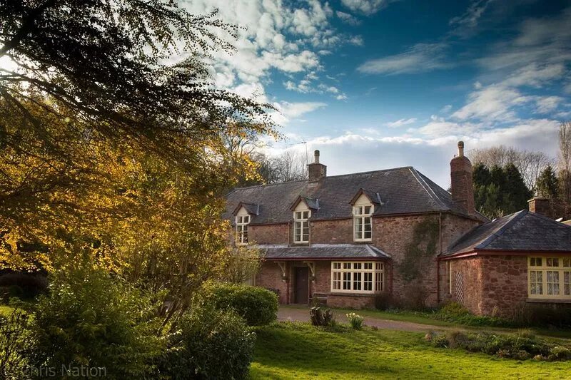 Beautiful Riverside Georgian 8 Bed Farmhouse with extensive gardens and fields