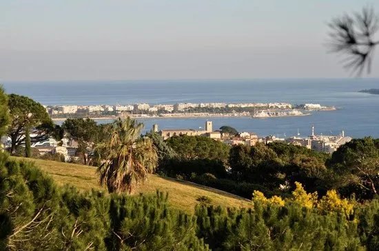 La Croix Des Gardes