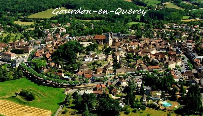 Charming stone cottage in heart of medieval town but close to countryside