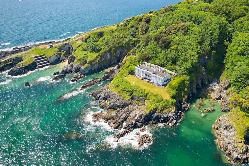 1 The Old Signal House -  an apartment that sleeps 6 guests in 3 bedrooms
