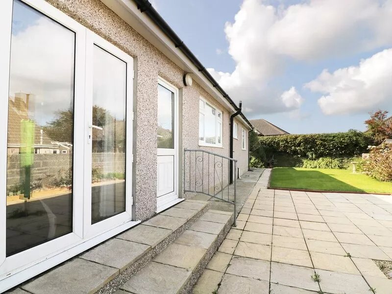 BUNGALOW, pet friendly, country holiday cottage in Fishguard