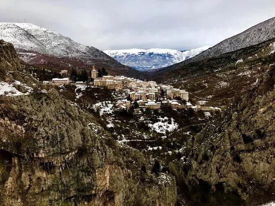 Borgo di Villalago