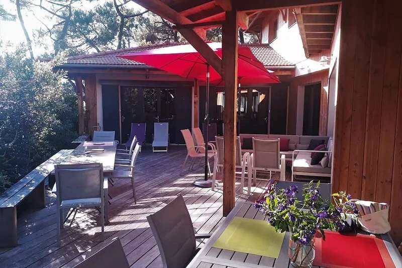 Charming wooden new villa for 12 of 250 m2,  2 steps from center of Le Moulleau.
