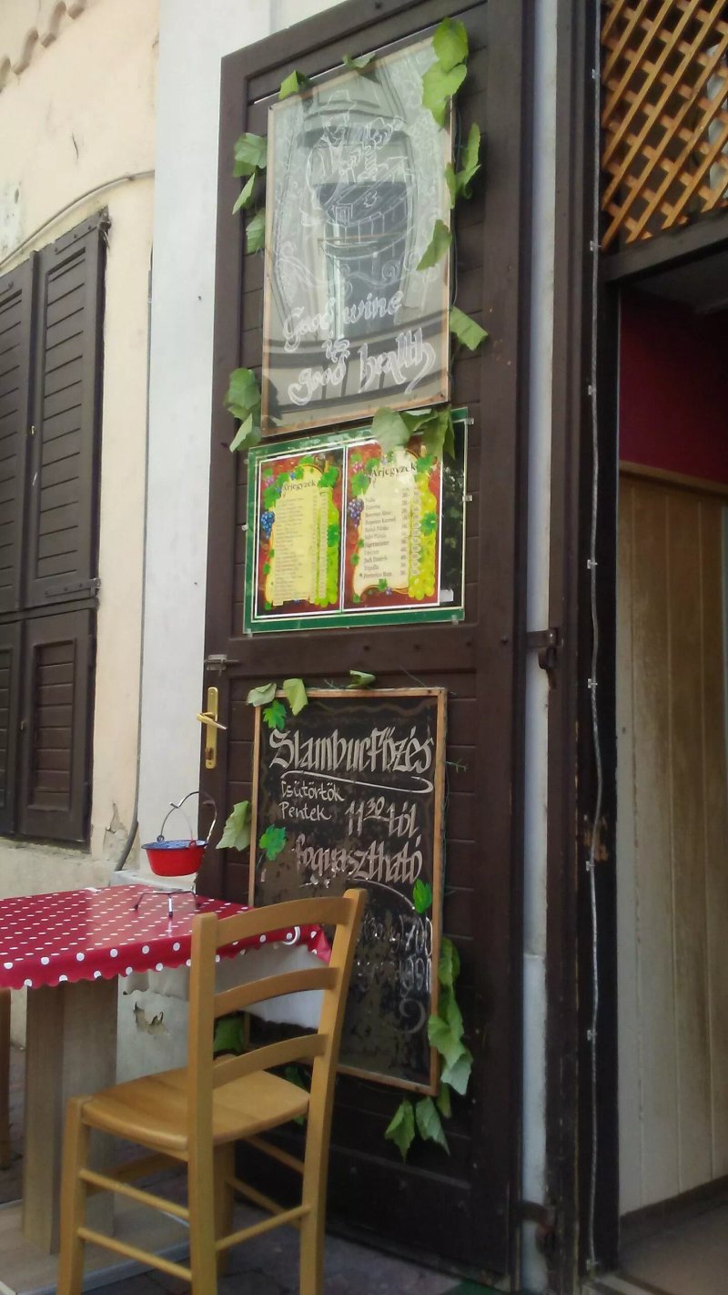 Egri Borozo Borbarat Bar Galeria