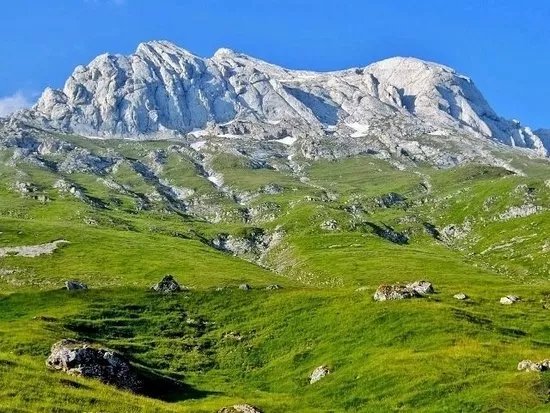 Dai Prati di Tivo al Rifugio Franchetti
