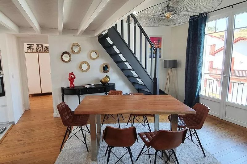 Top floor apartment close to the sea with quiet balcony