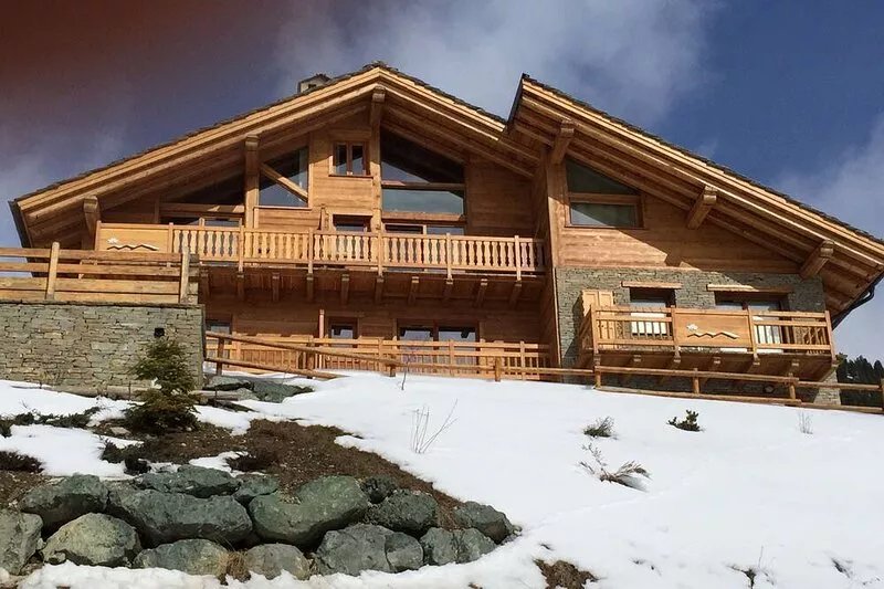 LUXURY CHALET ON THE SLOPES