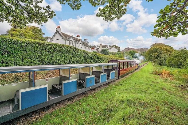 PEEL PLACE NODDLE, pet friendly, with hot tub in Eskdale Green