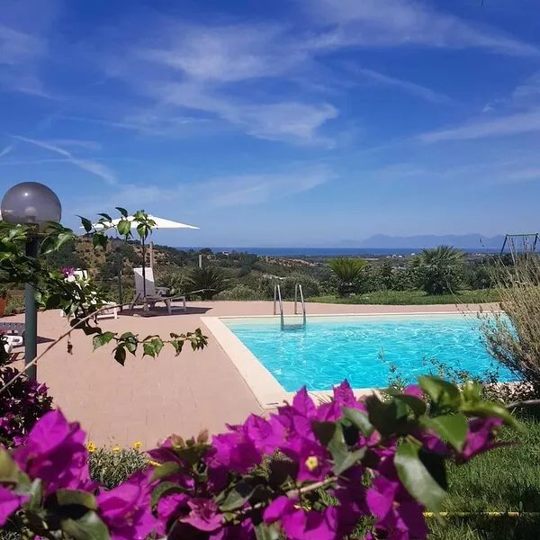 Wonderful villa with pool in a panoramic position at the gateway to Cilento.