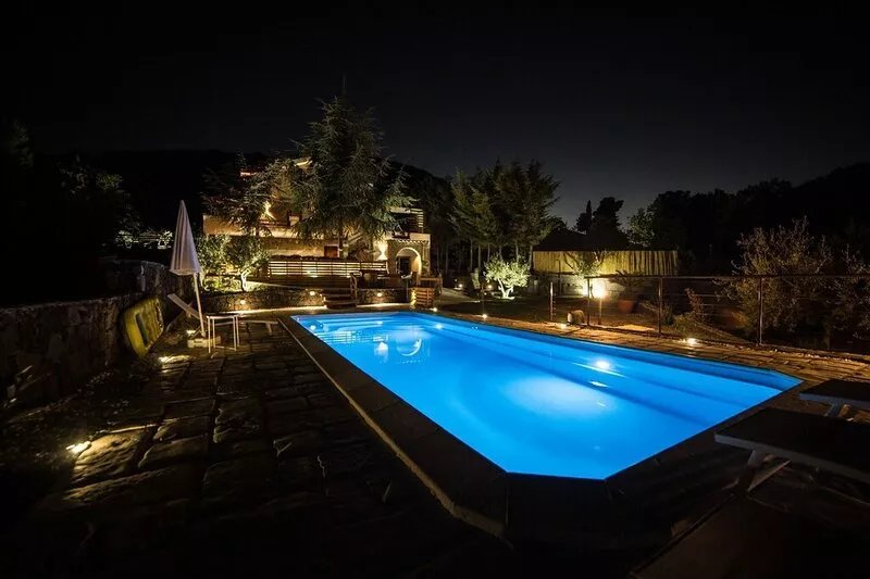 Luxury villa with pool on the slopes of Etna