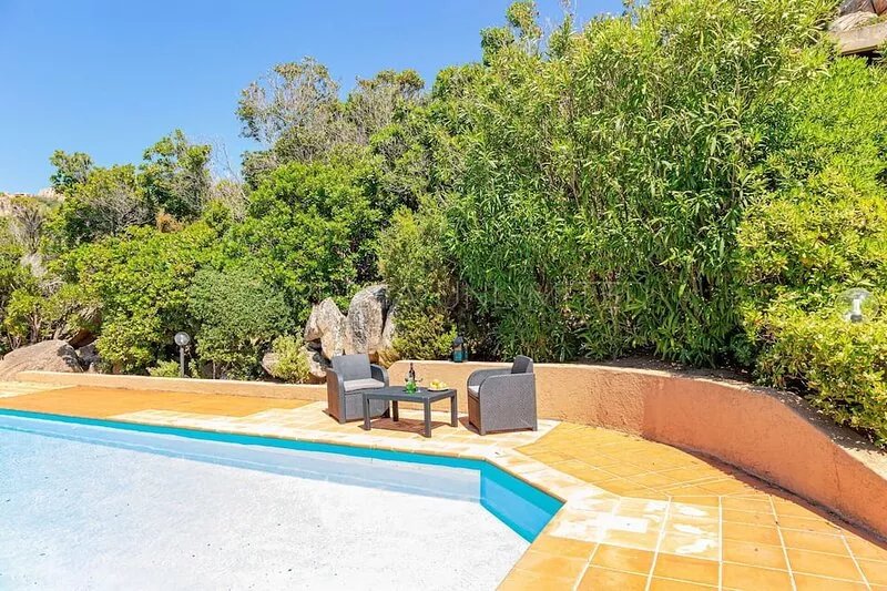 Ambra: holiday house with shared pool