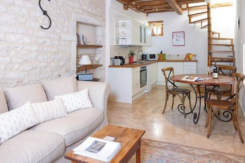 The Mews, Puligny-Montrachet. Comfort, charm, cheerful, restored Barn, sleeps 2.