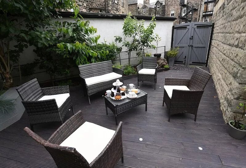 Courtyard Mews - 2 En-suite Super-king Bedrooms - Courtyard Garden - Harrogate