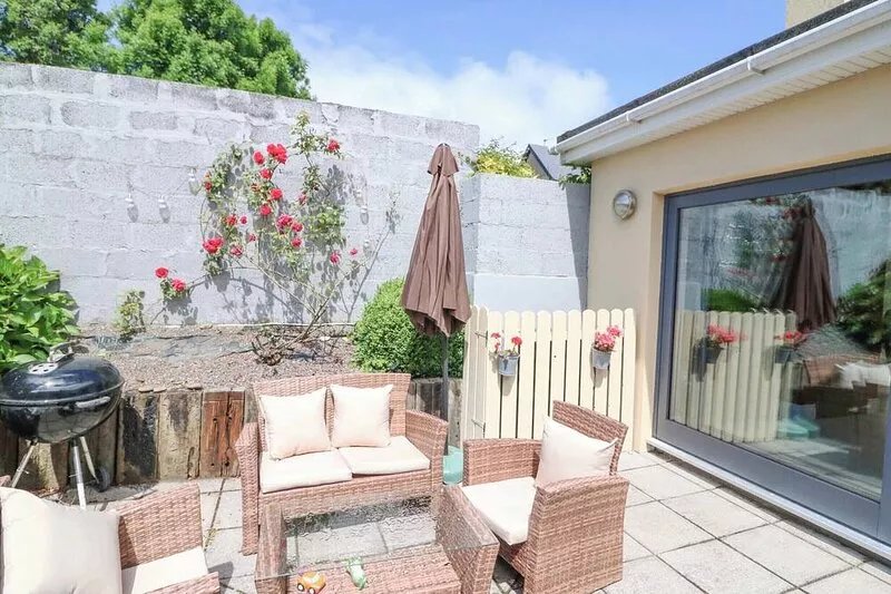 3 RAILWAY TERRACE, family friendly in Killorglin, County Kerry
