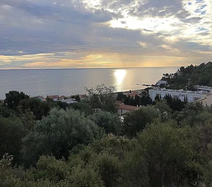 100 m Beach, Luxury residence with private parking, concierge and lift