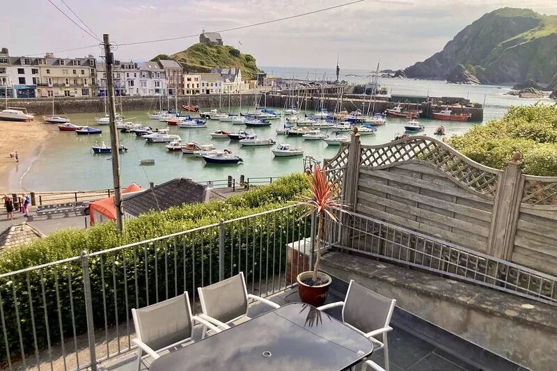 Harbourside 19th Century Cottage. Amazing Sea Views, Terrace and Garage Parking