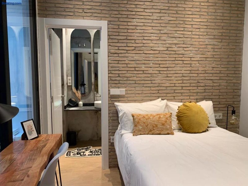 La Reina Beach rooms