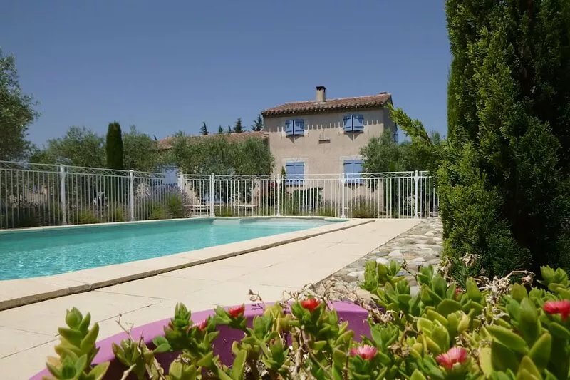 "At the foot of the Luberon"