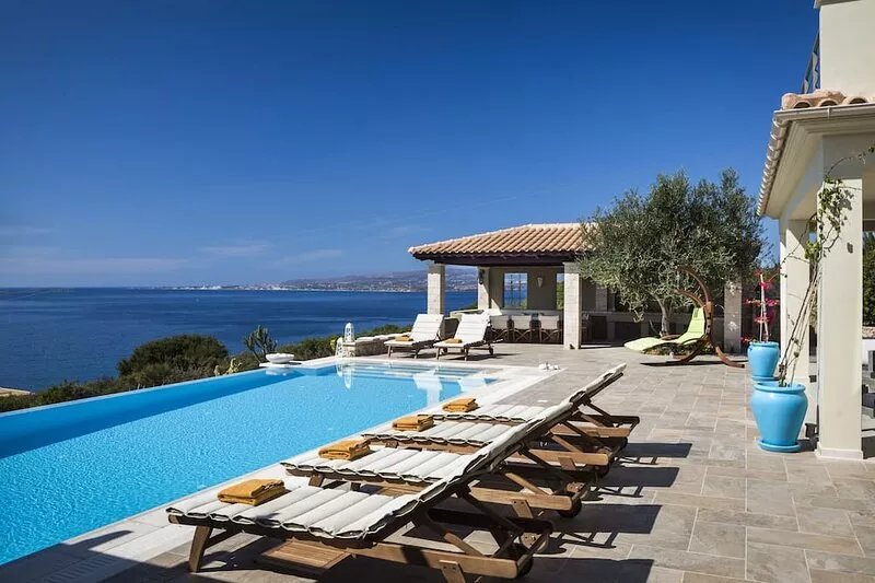 Stunning large luxury villa with amazing sea views!