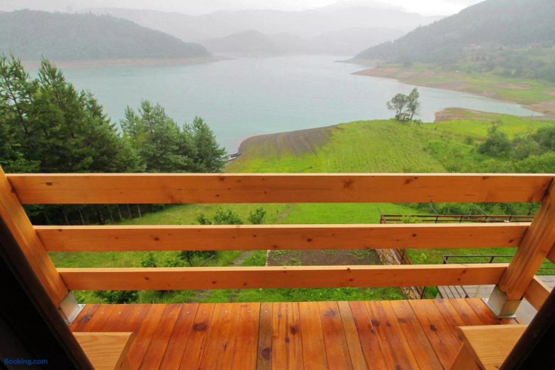 Tara Lake Apartments