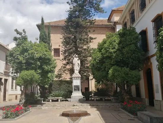 Estatua Del Obispo Osio