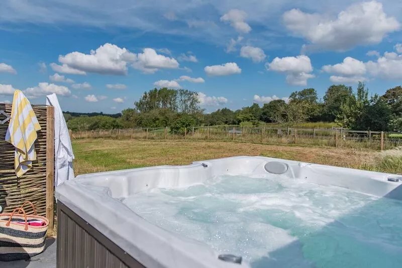 The Hayloft by Bloom Stays -  beautiful location with hot tub