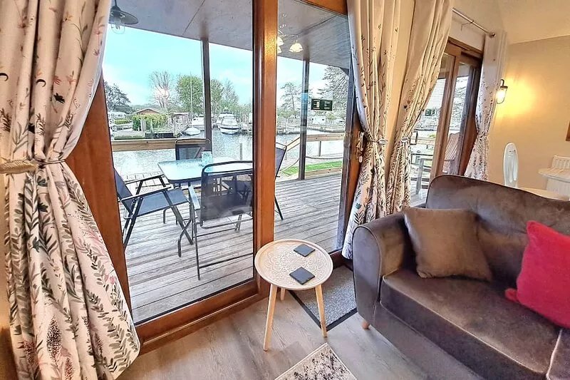 River Rest  - sleeps 4 guests  in 2 bedrooms