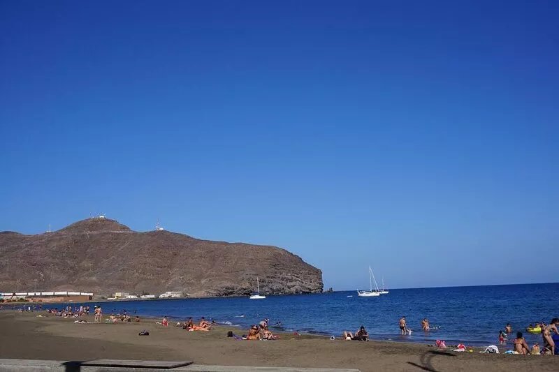 Apartment next to the beach with free Wifi, SAT TV, sea views