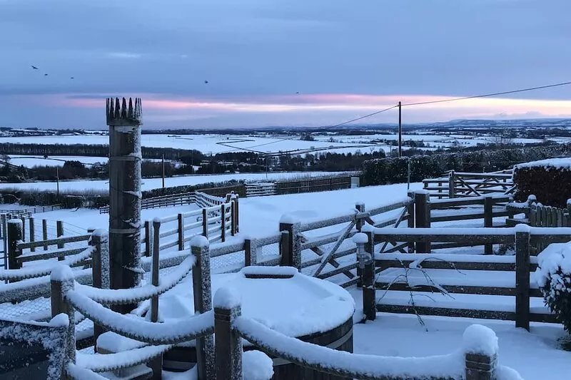 Yorkshire Dales - LUXURY 5 STAR GOLD Pet friendly Cottage, sleeps 4 with Hot Tub
